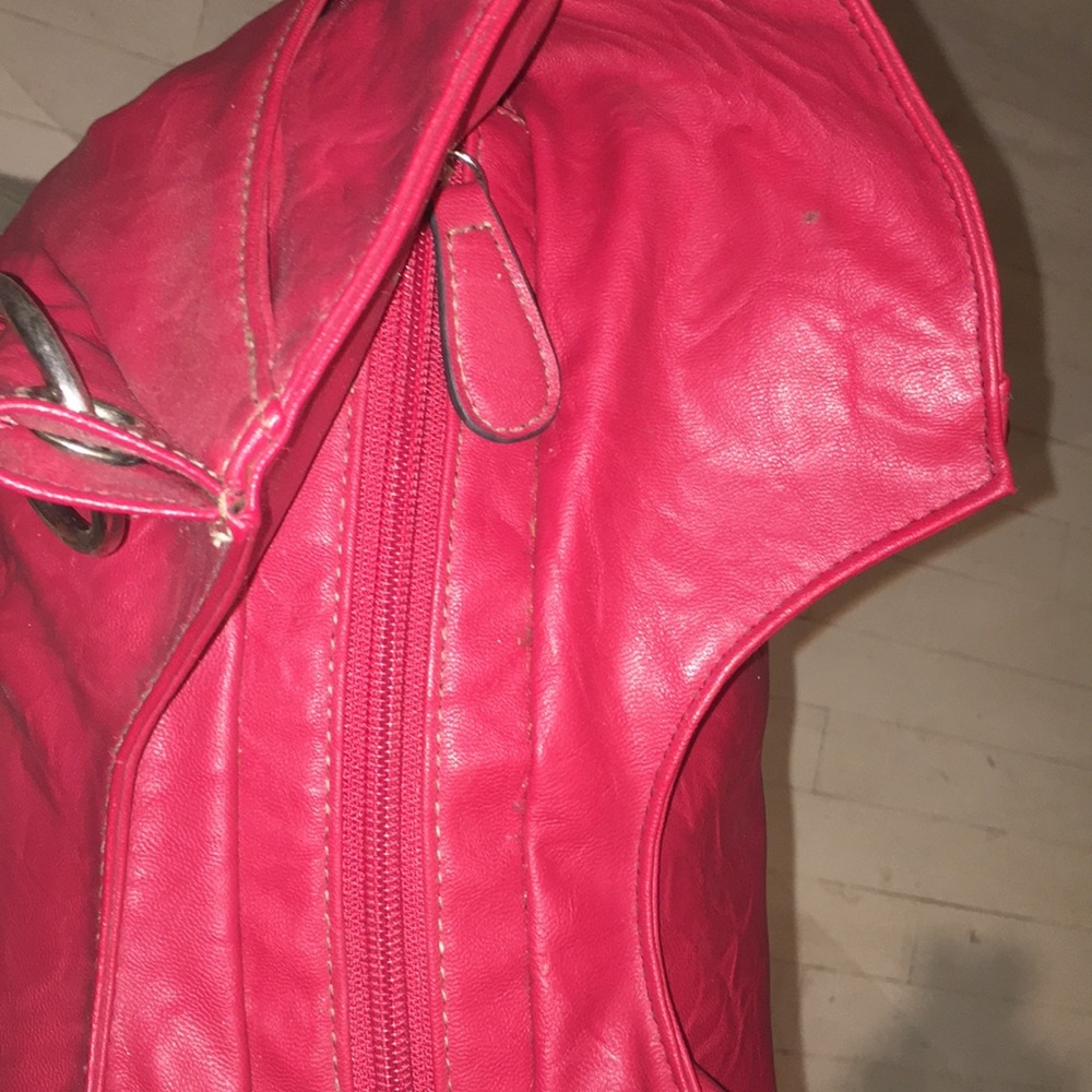 Red bag - Picture 6 of 9
